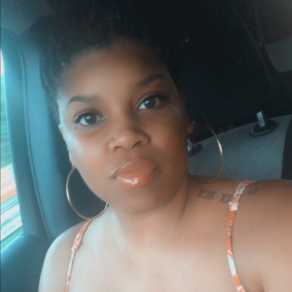 Meet your Posher, Jessica - Picture 1 of 1